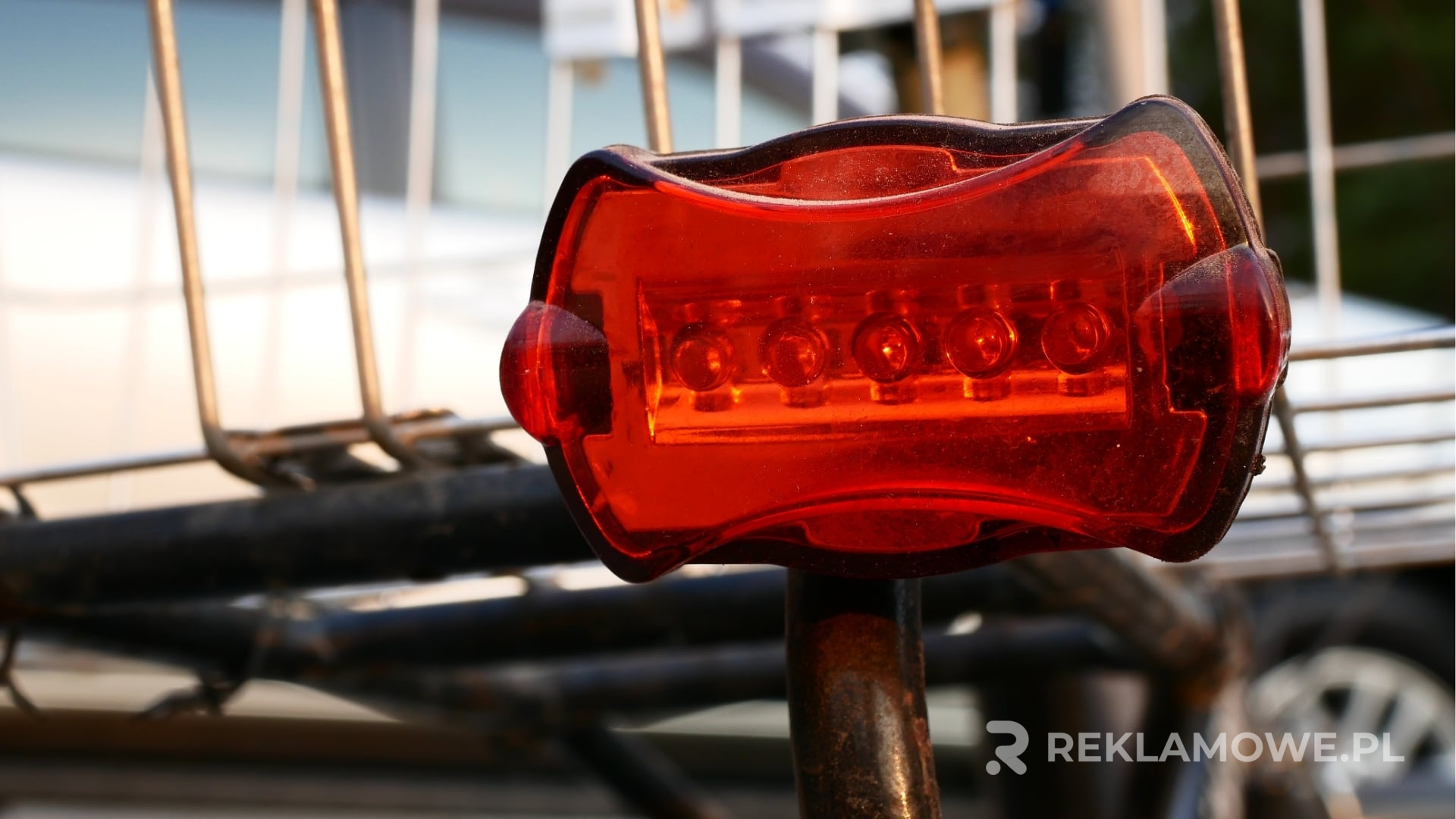 Odblaski reklamowe używane w różnych krajach